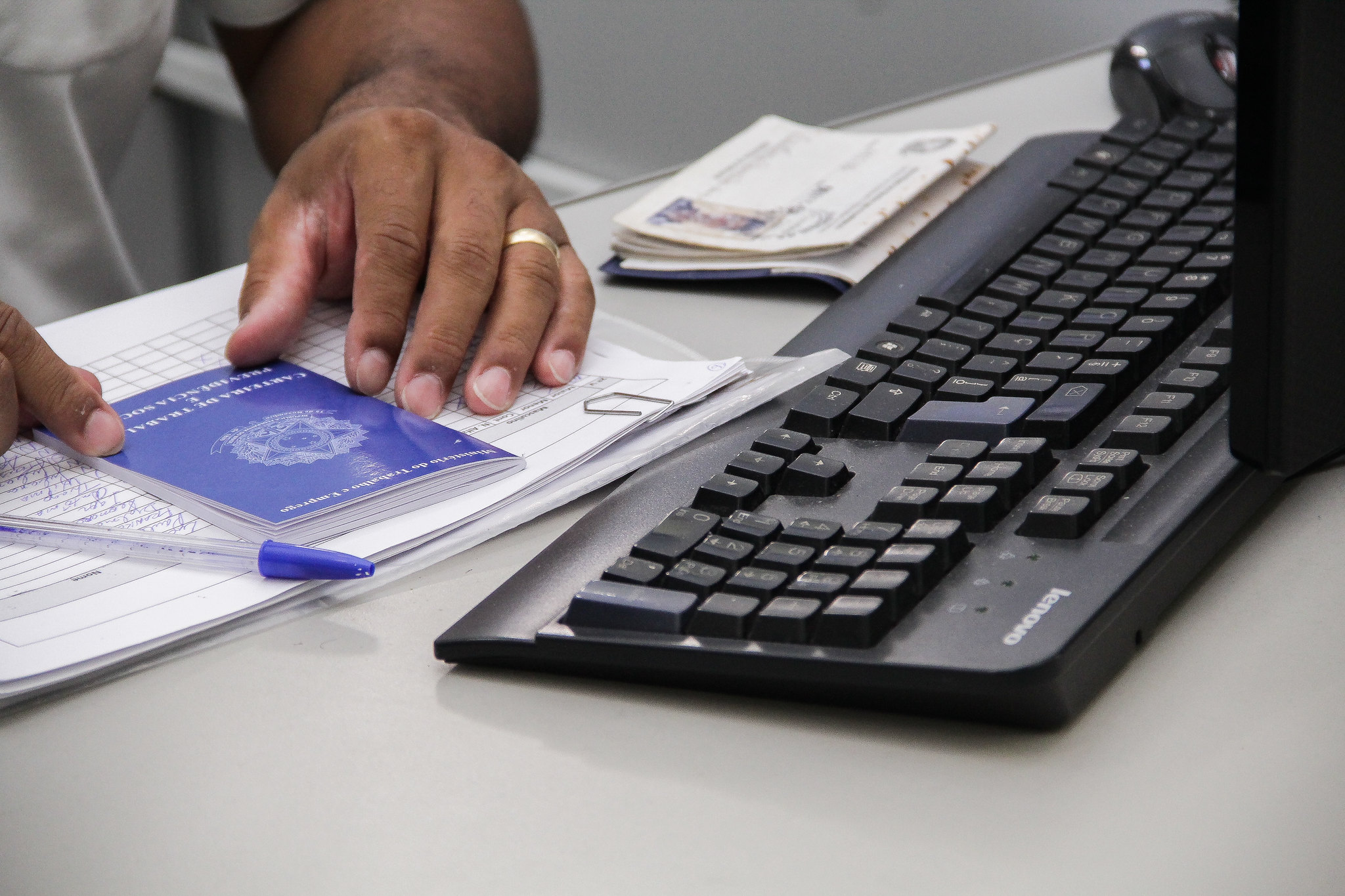 Itapevi abre mais de 1,3 mil vagas de emprego em diversas áreas nesta segunda-feira (23).