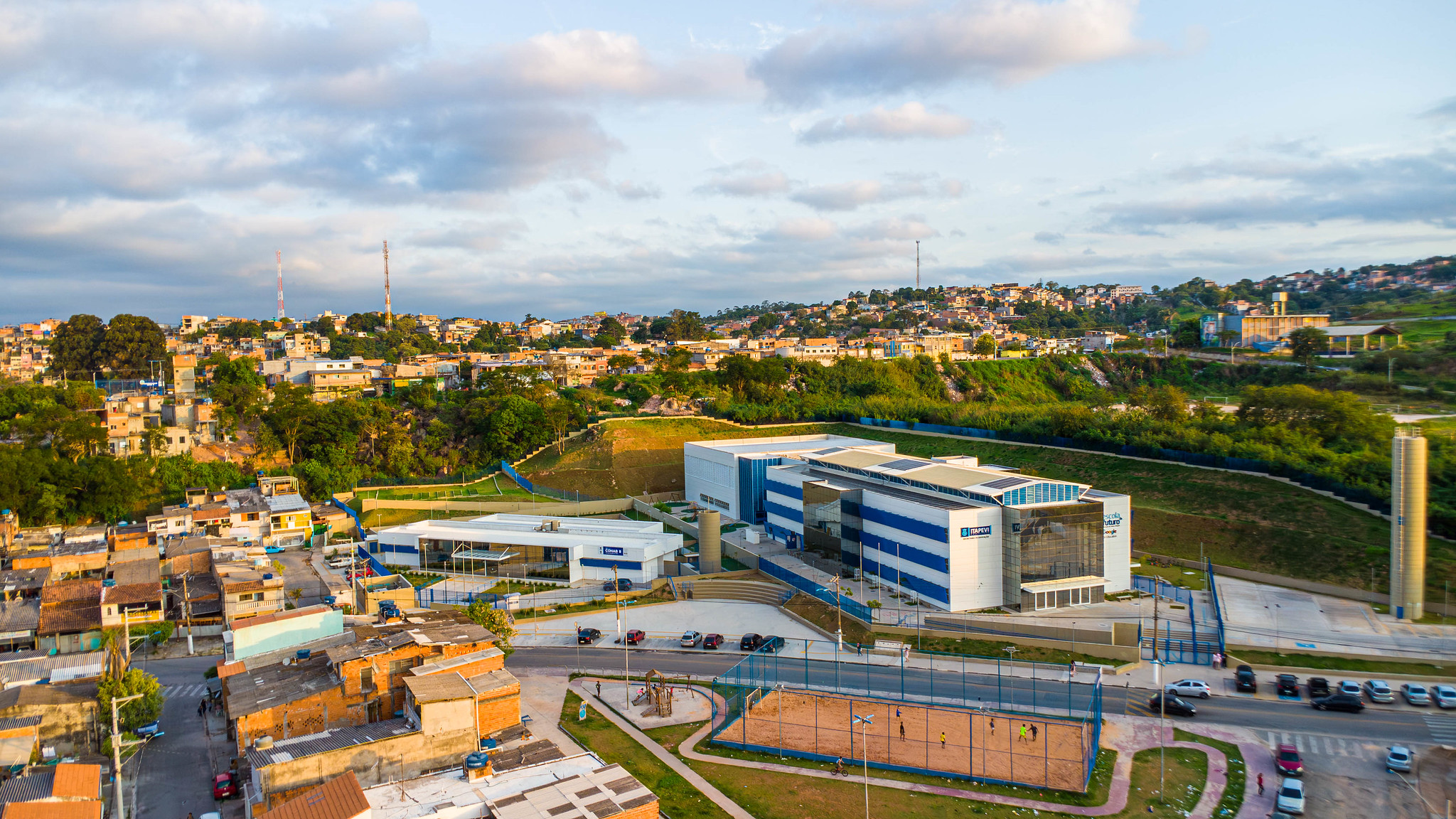 Itapevi lança pedra fundamental da 10ª Escola do Futuro e cria cápsula do tempo para marcar transformação da educação até 2040