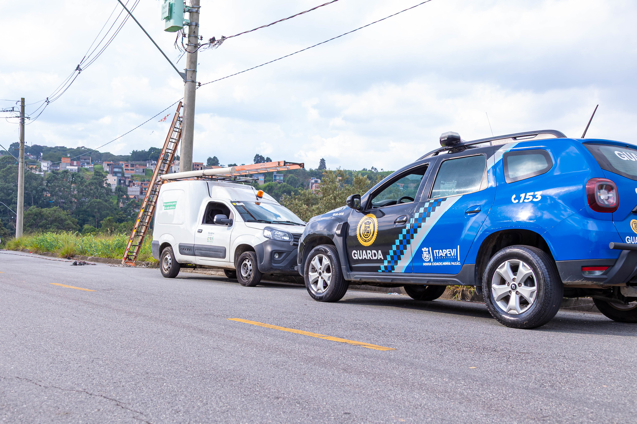 Prefeitura de Itapevi já notificou 20 empresas por fios soltos e aplica 26 multas após endurecer fiscalização