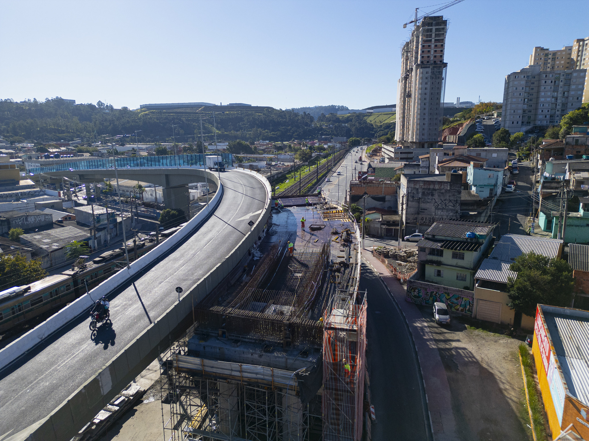 Segundo viaduto recebe novas vigas e terá interdições no fim de semana